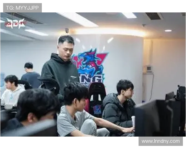 JDG战队以69分稳居精英赛积分榜首位争夺冠军之路愈发明朗